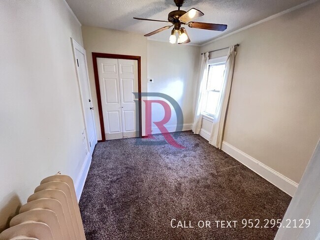 Building Photo - 3255 20th Ave S