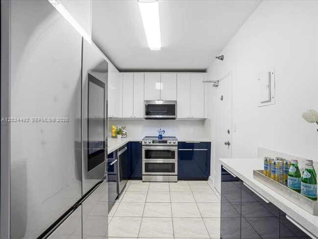 Building Photo - 10185 Collins Ave