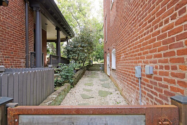 Building Photo - North Downtown Residence with Modern Updates and Prime Location