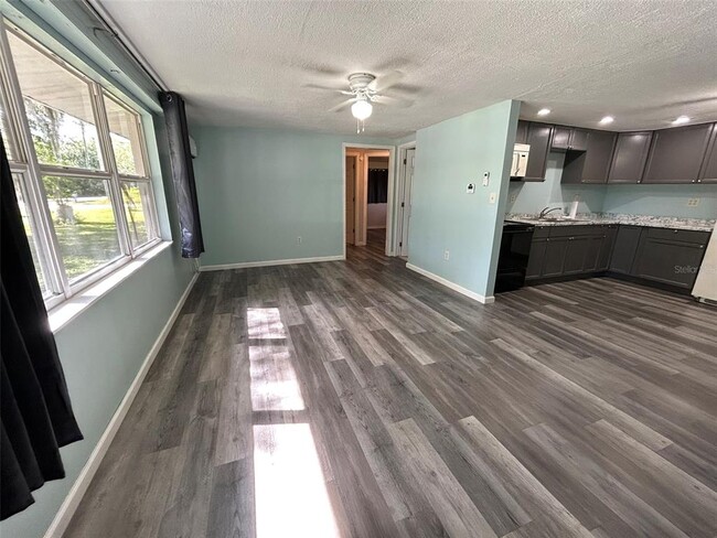 Building Photo - 4722 Fairway Dr S