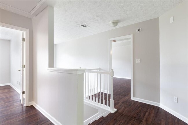 Building Photo - 49 Parkside Dr