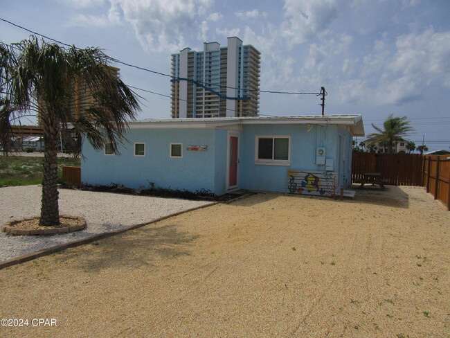 Building Photo - 5211 Beach Dr