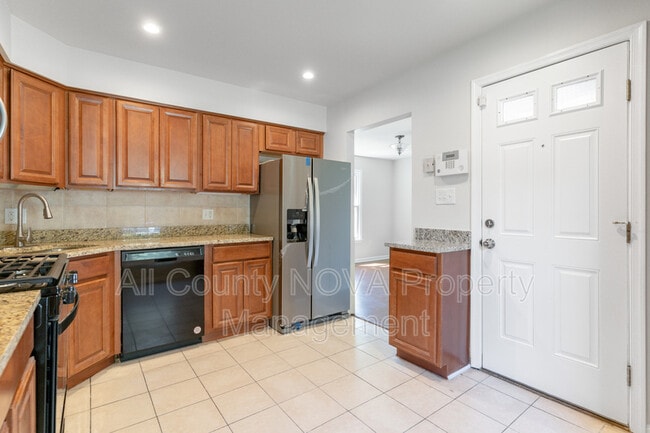 Building Photo - 7826 Fordson Rd