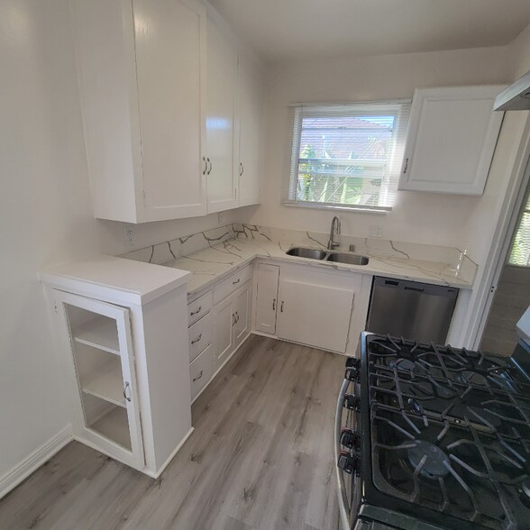 Building Photo - 1509 12th Ave