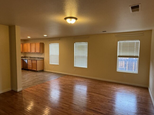 Building Photo - 3 bedroom, 2 bathroom-Reno/Stead area