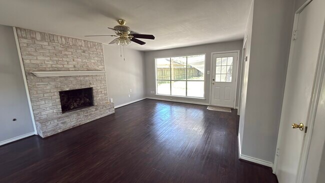 Building Photo - 2815 Woodland Grove Dr