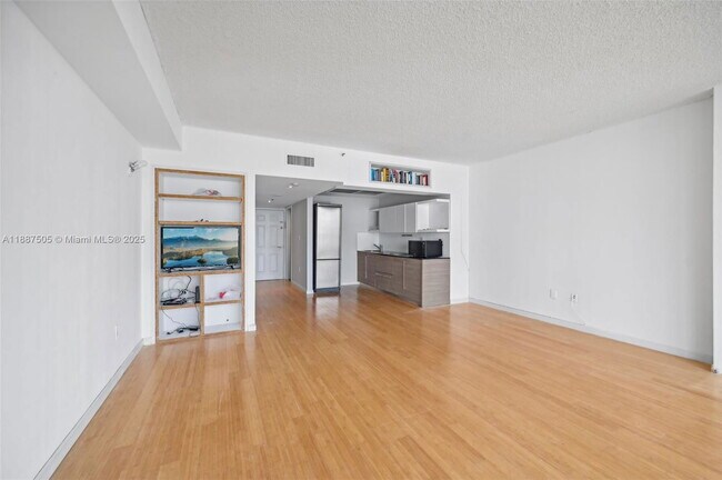 Building Photo - 540 Brickell Key Dr