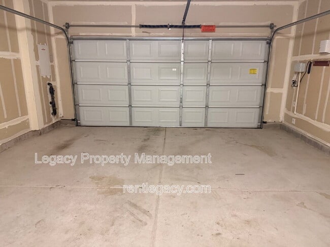 Building Photo - 3224 La Paz Dr