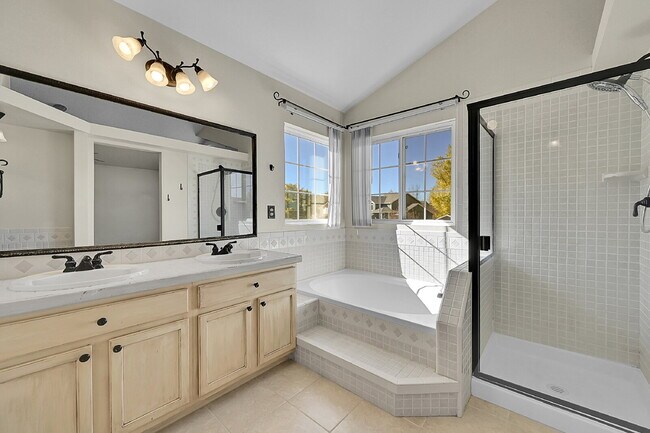 Building Photo - $2,395.00 - 4 Bedrooms, 3.5 Bathrooms, Sin...