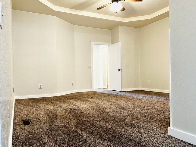 Building Photo - Beautiful 3BD 2BA Corner-Lot Home Located ...