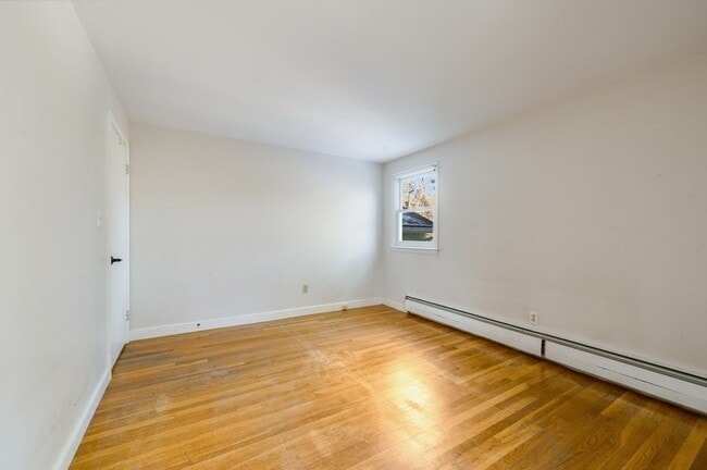 Building Photo - 250 Hudson Rd