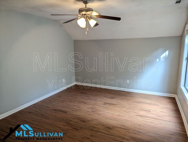 Building Photo - 4101-4105 Oaks Dr