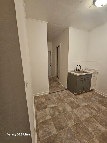 Building Photo - 501 Avenue L NE