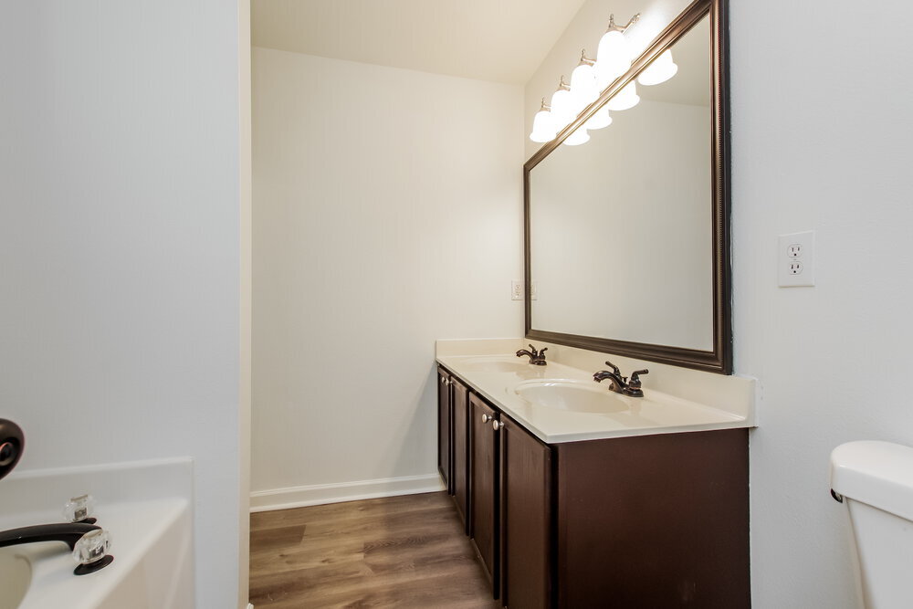 Building Photo - 15823 Circlegreen Dr