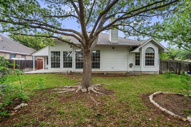 Building Photo - 901 Cashew Ln
