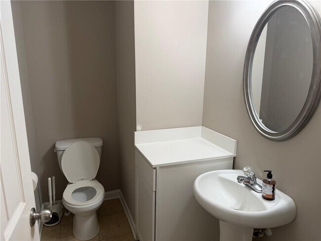 Building Photo - 3669 Chicago St NW