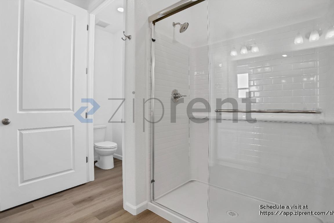 Building Photo - 15474 Hedges Dr