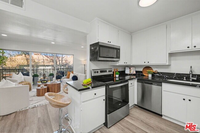 Building Photo - 14850 Hesby St