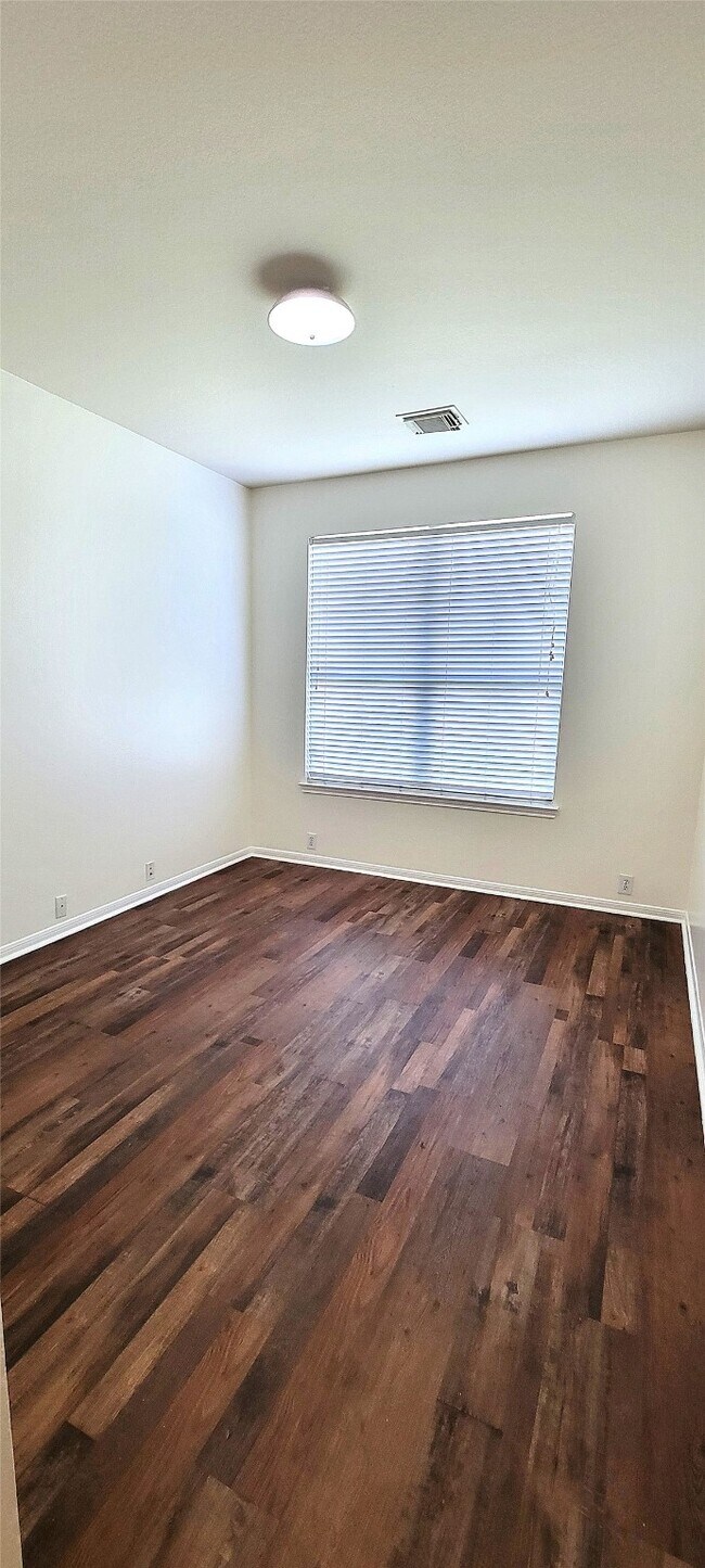 Building Photo - 8801 Sun Haven Ln