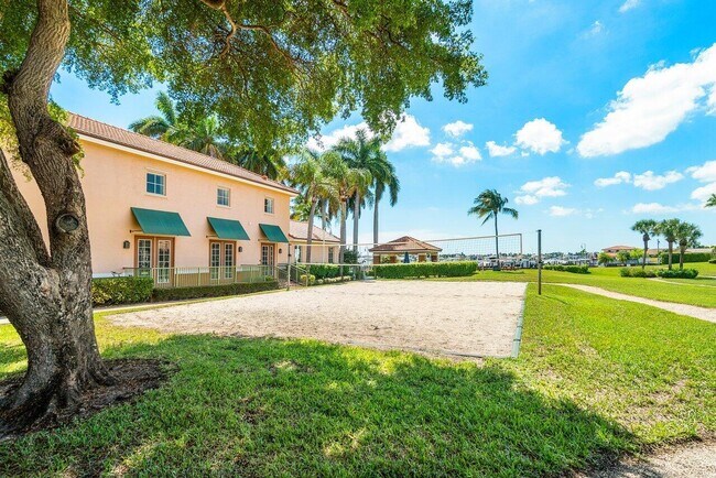 Building Photo - 160 Yacht Club Way