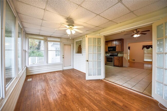 Building Photo - 1812 Lake Lucerne Dr SW
