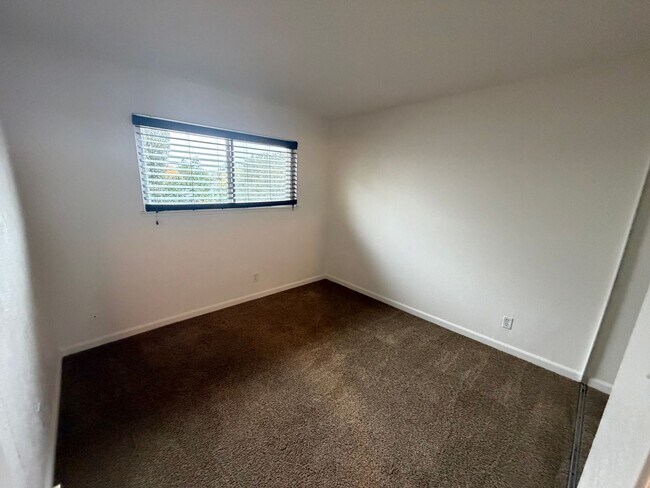 Building Photo - 4 Bedroom | 3 Bathroom | Home in Roseville