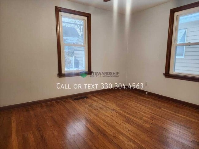 Building Photo - 1327 25th St NE