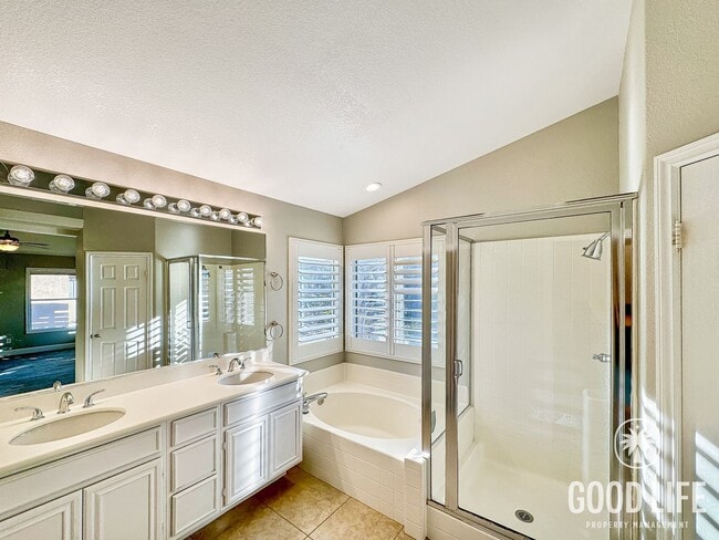 Building Photo - Stunning 5B/3.5BA House in Scripps Ranch!