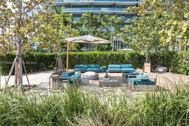 Building Photo - 650 NE 32nd St