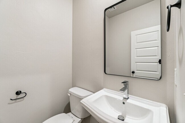 Building Photo - 19606 Molly Dr