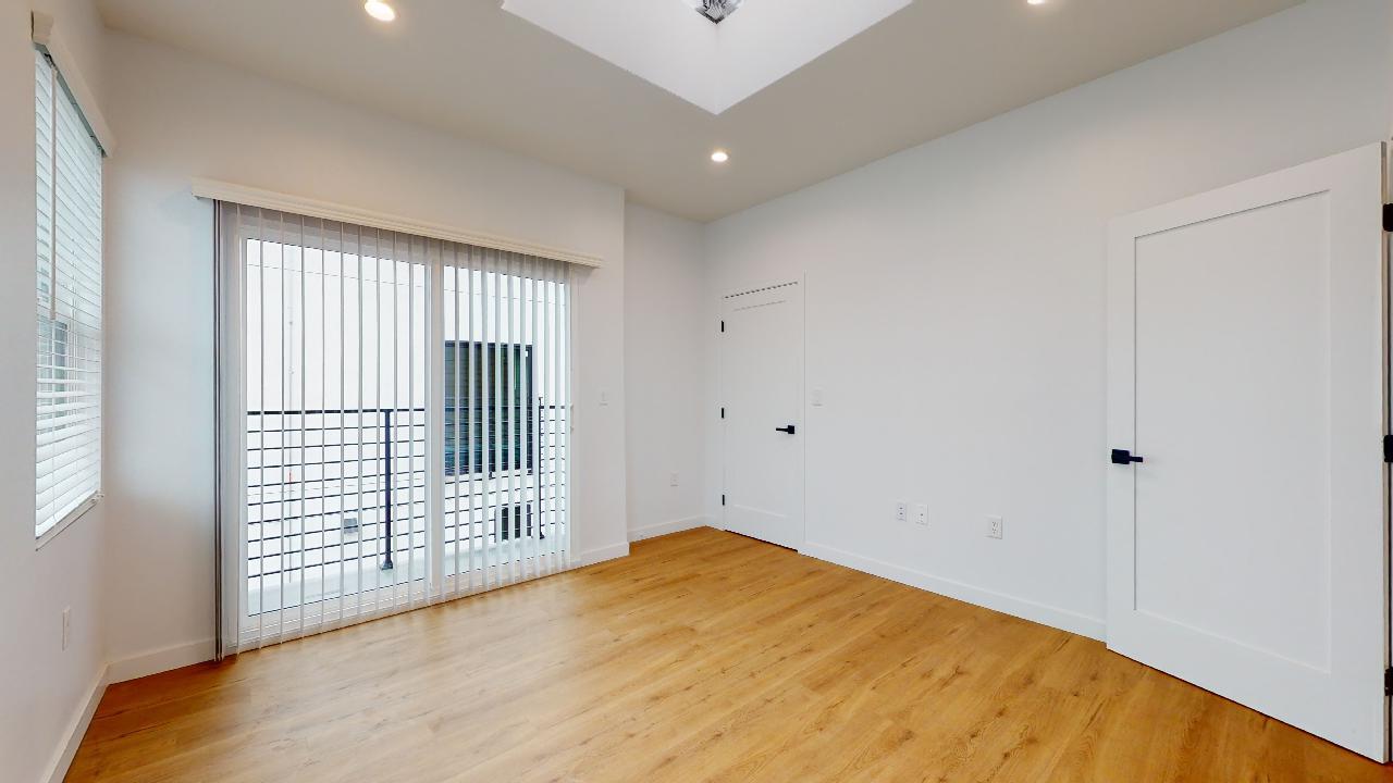 Building Photo - 1311 N Harvard Blvd