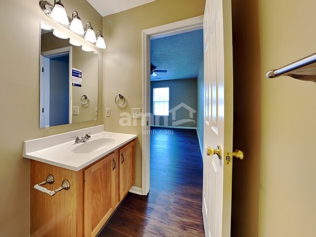 Building Photo - 818 Somerset Ct