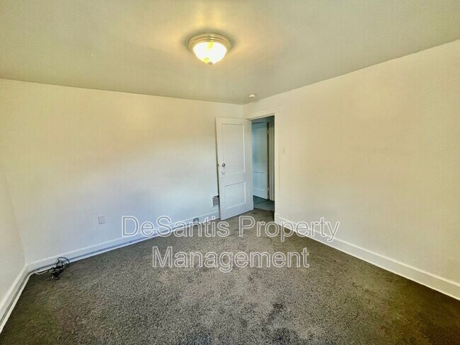 Building Photo - 425 Mt Vernon Ave