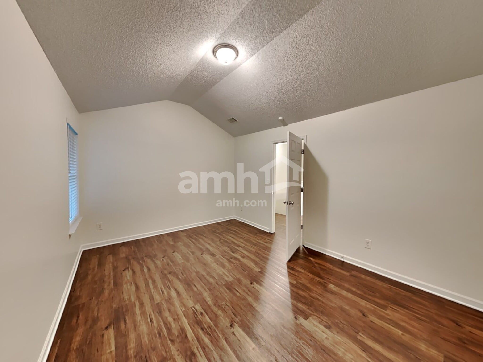 Building Photo - 364 Hidden Creek Ln
