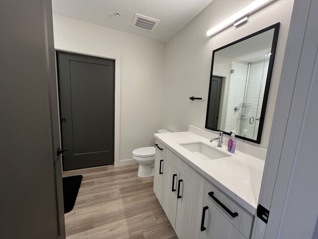 Building Photo - Modern Condo on West Side of Manhattan!