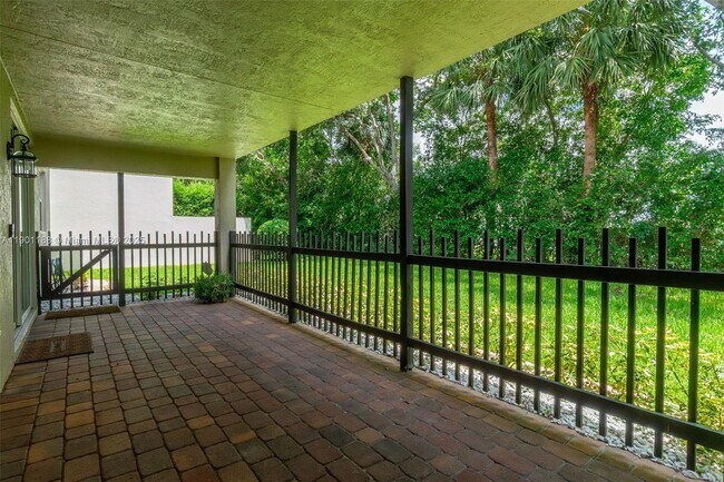 Building Photo - 9065 Silver Glen Way