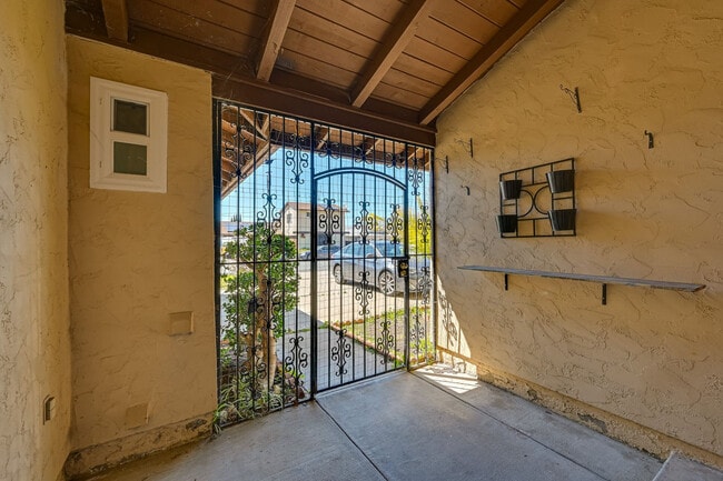 Building Photo - 719 Mahogany Dr