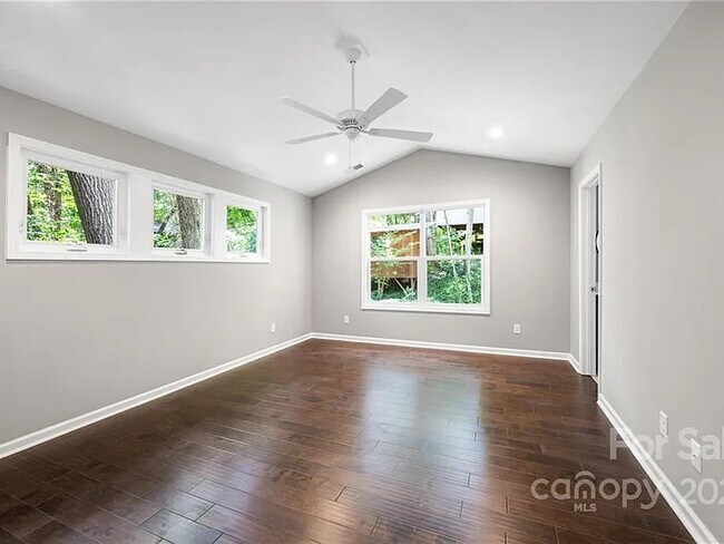 Building Photo - 10 Beryl Ct