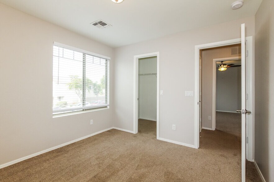 Building Photo - 3035 S 85th Dr