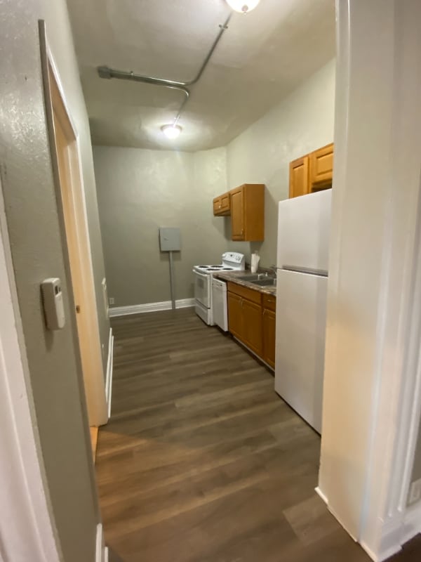 Building Photo - 901 W 6th St