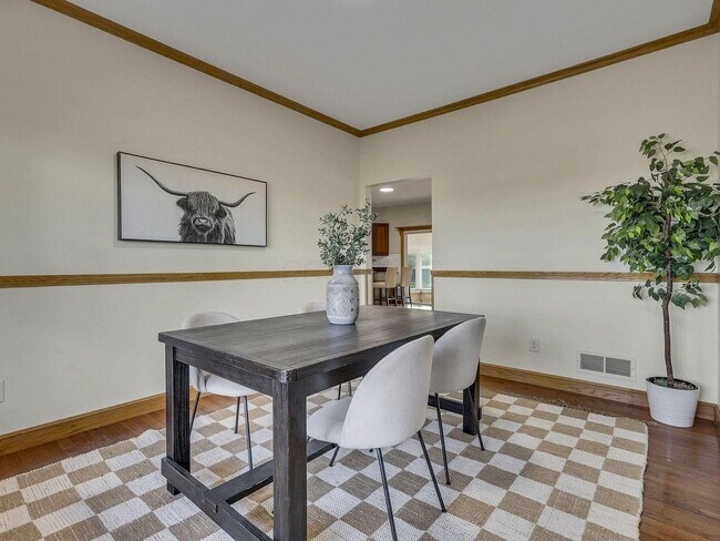 Building Photo - Your country retreat awaits!