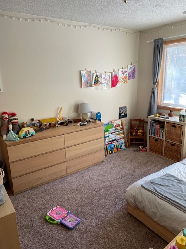 Building Photo - Main floor living! Available in February. 3 Bedroom, 1 Bathroom home