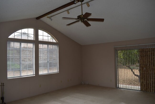 Building Photo - Single Story 3 Bed 2 Bath Home in Poway- S...