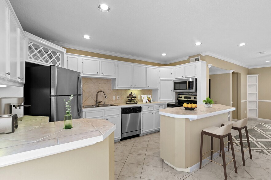 Building Photo - Galleria Oaks