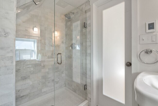 Building Photo - 32 Richardson St