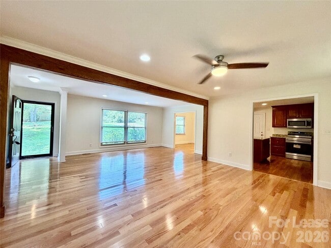 Building Photo - 109 James Dr