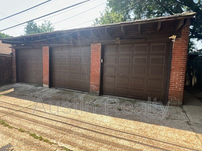 Building Photo - 6565 Arsenal St