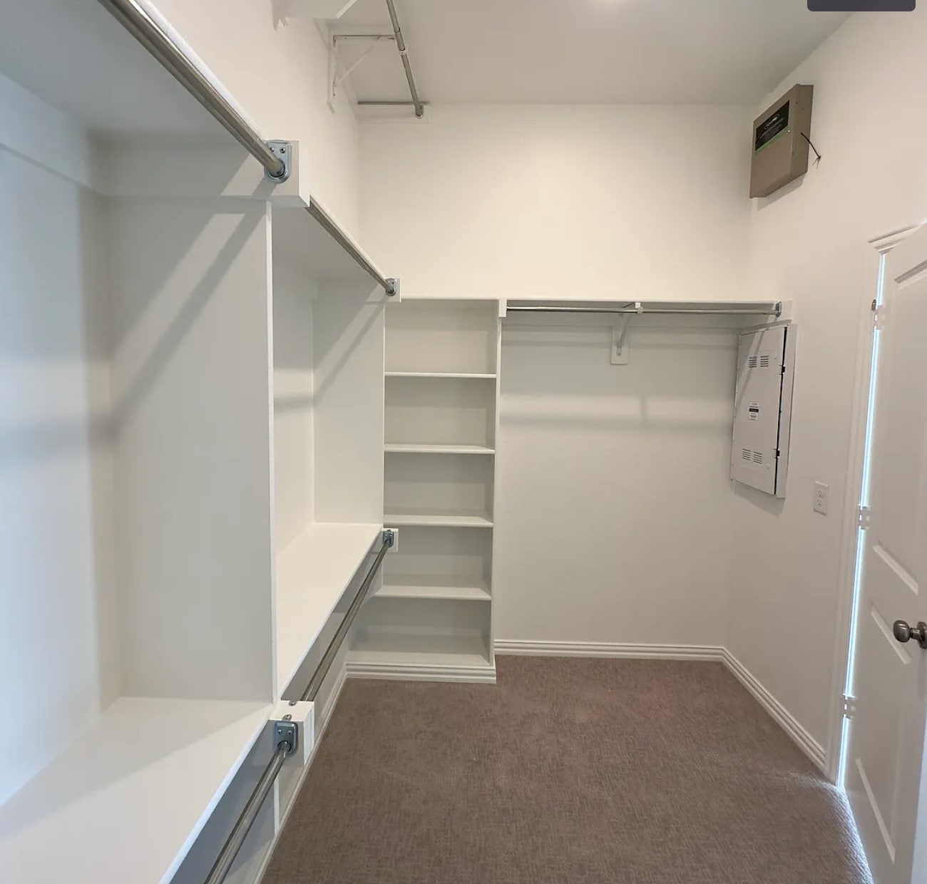 Building Photo - 9575 Speaker Dr