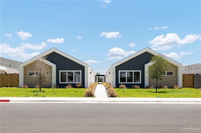 Primary Photo - 1424 E Iris Ave