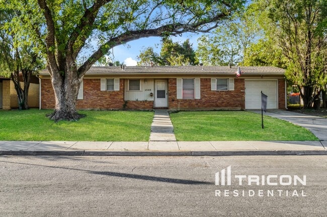 Primary Photo - 1506 Viewridge Dr